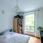 Bright Apt Near Republique